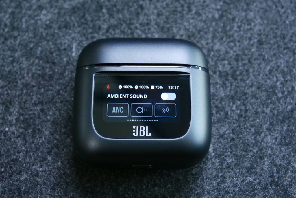 JBL TOUR PRO 2 レビュー】世界初のスマートタッチディスプレイ搭載