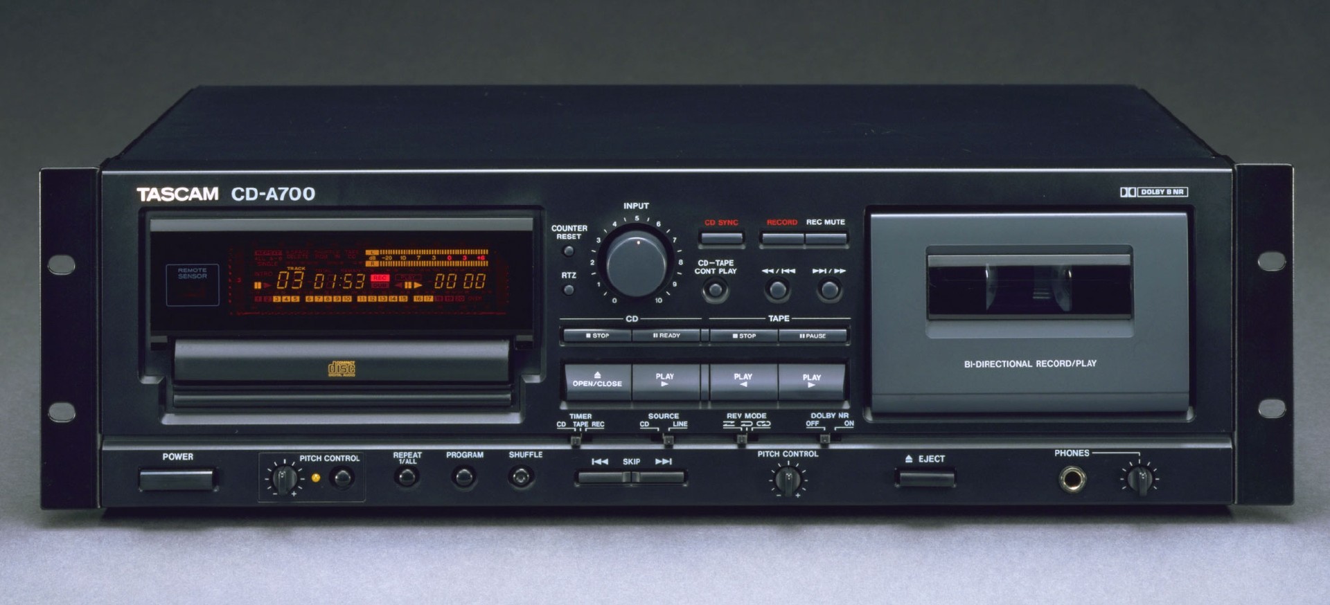 CD-A700 | 業務用CDプレーヤー/カセットデッキ | TASCAM (日本)