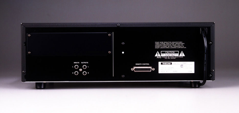 122mkIII | Three Head Broadcast Series Cassette Deck | TASCAM