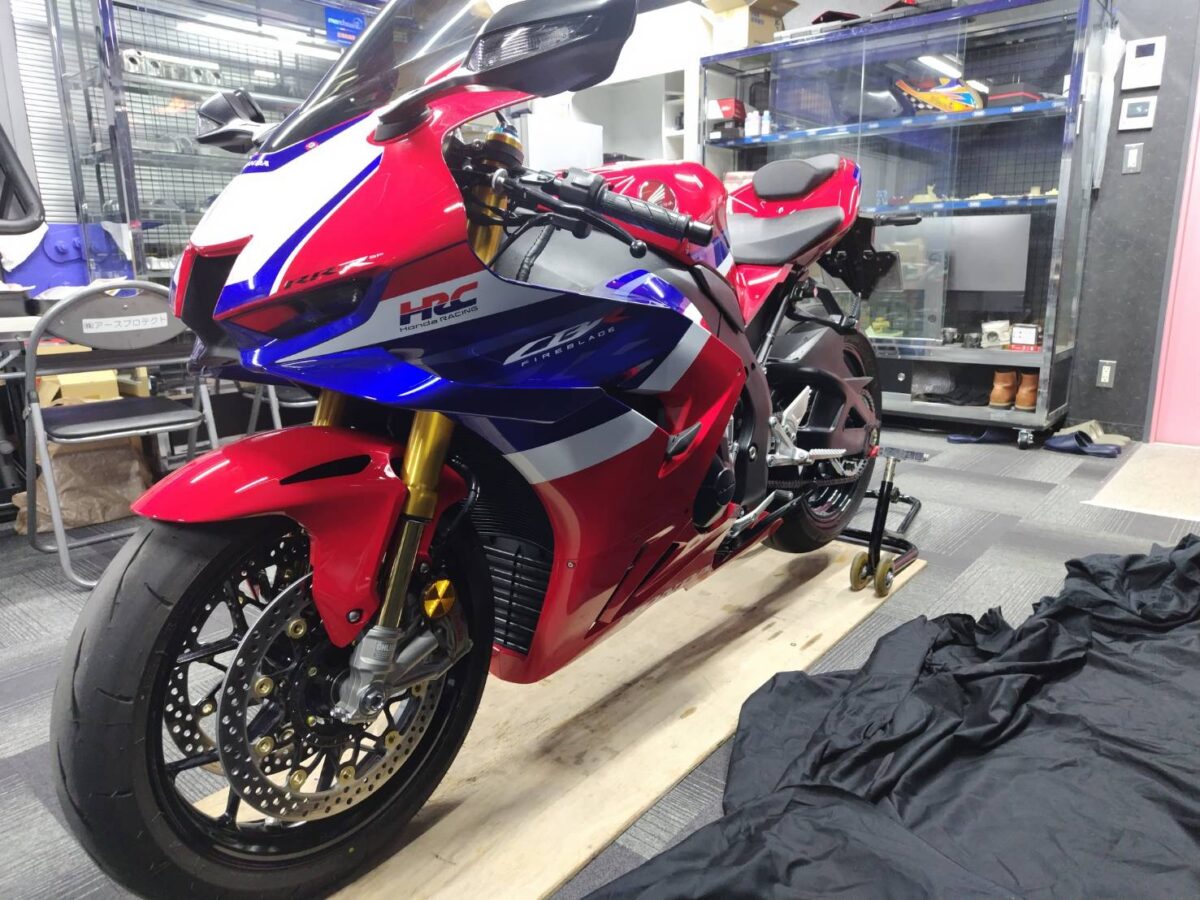 CBR1000RR-Rにベビーフェイスバックステップを付けてみた | TWJ