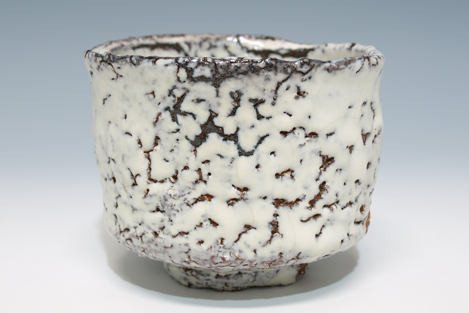 人間国宝 十代休雪 三輪休和作 鬼萩茶碗 表千家十四