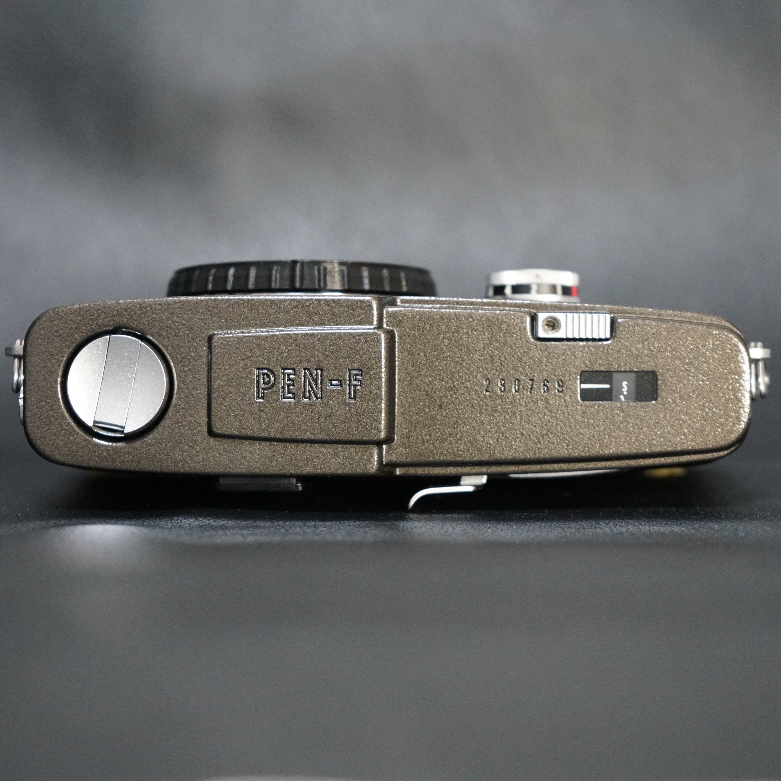 OLYMPUS PEN F / Black Hammertone / Black Leather / Film Camera