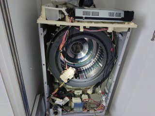 シャープ、ドラム式洗濯機(ES-W111)、横浜市港南区で分解清掃 | 相模原