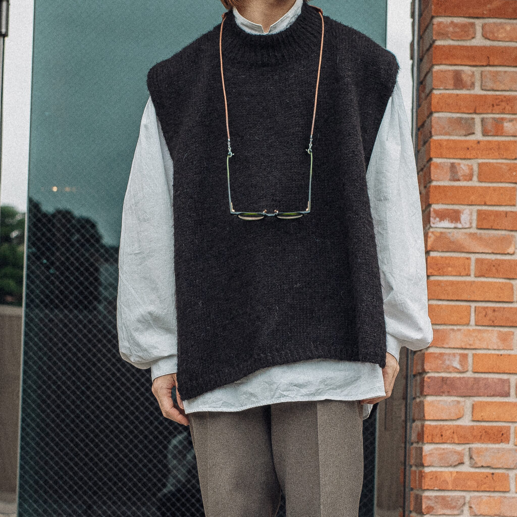 圧倒的素材感。極上のブラックアルパカを詰め込んだMARKAWAREの新作