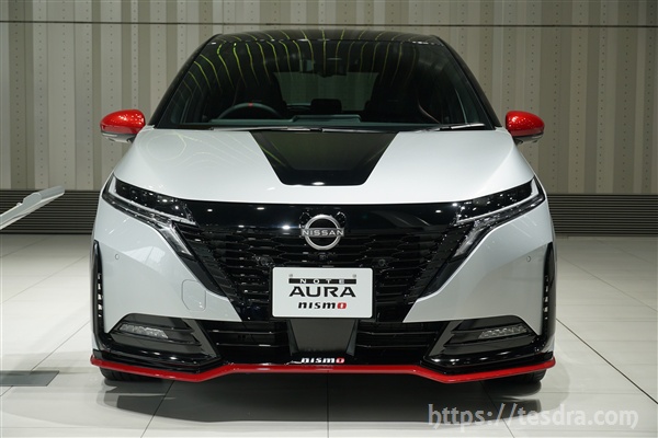 新型オーラ ニスモの外装は、どんな専用装備を装着？【実車画像で