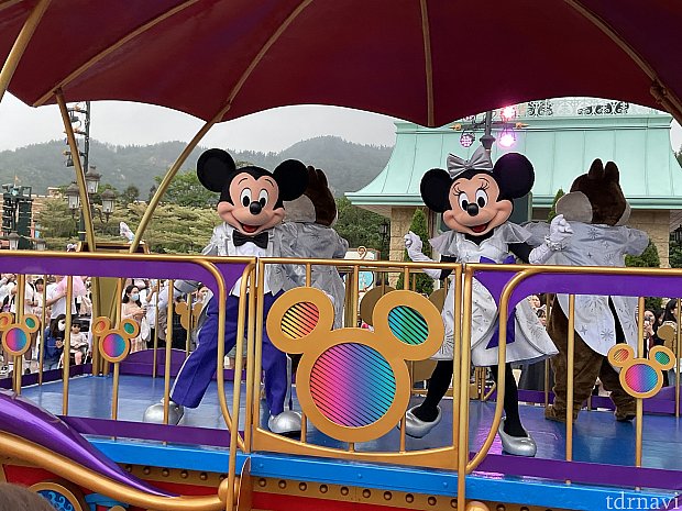 毎回登場キャラクターが微妙に違う！香港ディズニーランドのウォルト