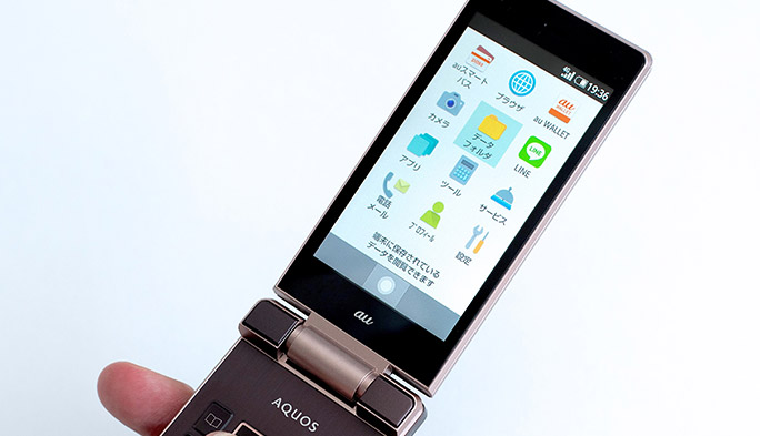 ガラケーとスマホの“いいとこどり”の『AQUOS K（SHF32）』 使い心地を