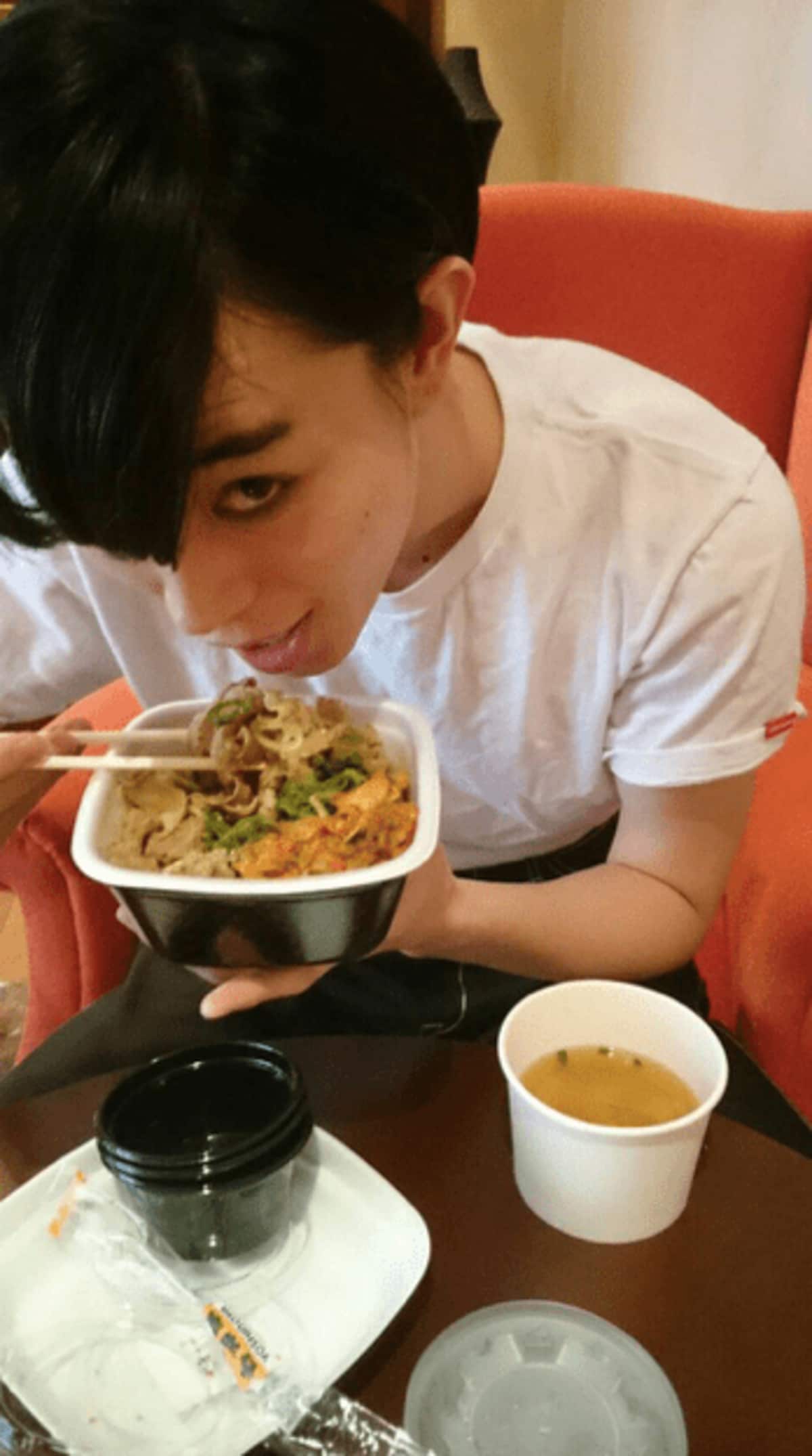 菅田将暉の吉野家牛丼写真にファン悶絶 「お前がすき家」 | エンタメ