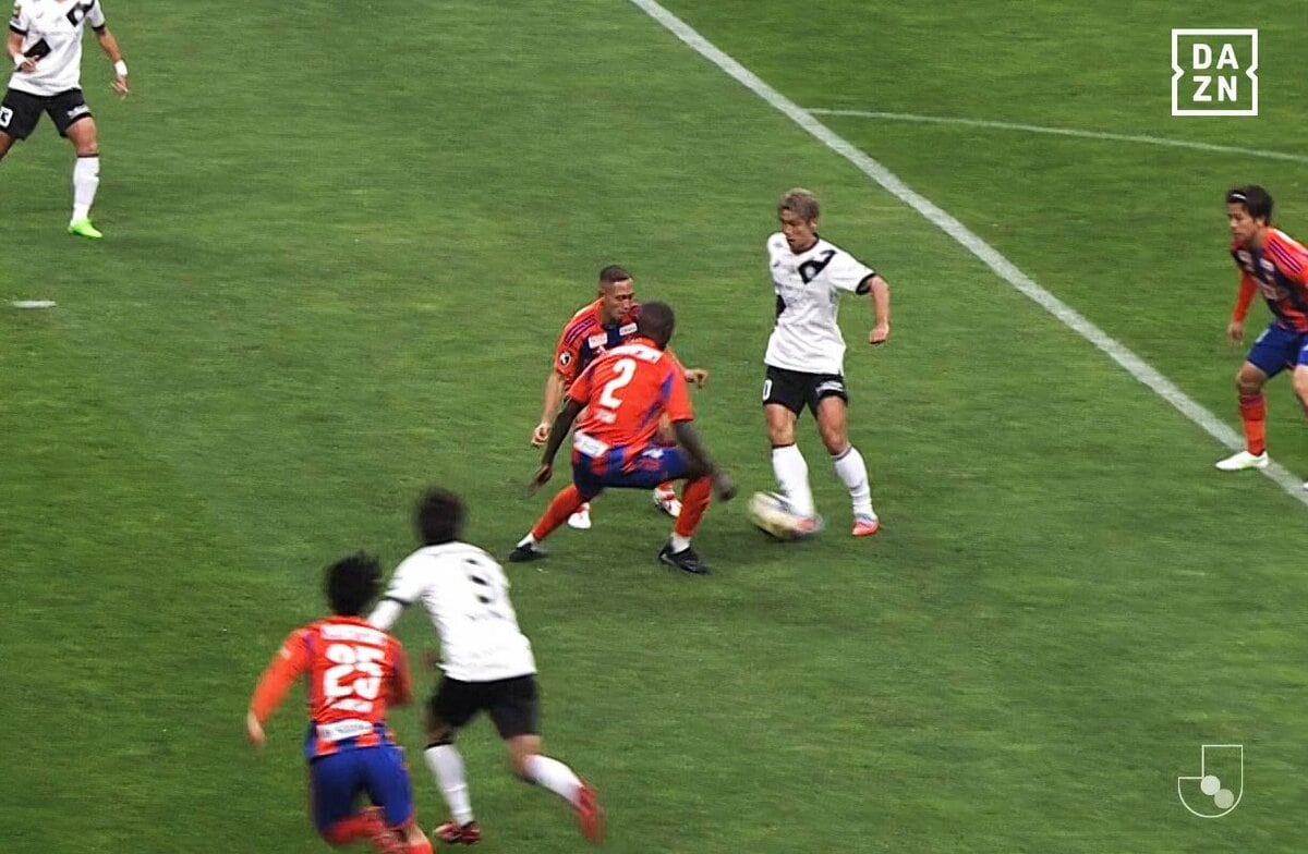 嘘だろ！？ 大迫勇也の“半端ないトラップ”が話題「神がかってる