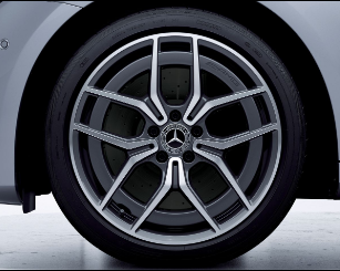 ベンツEクラスにおすすめ！スタッドレスタイヤとアルミホイール紹介