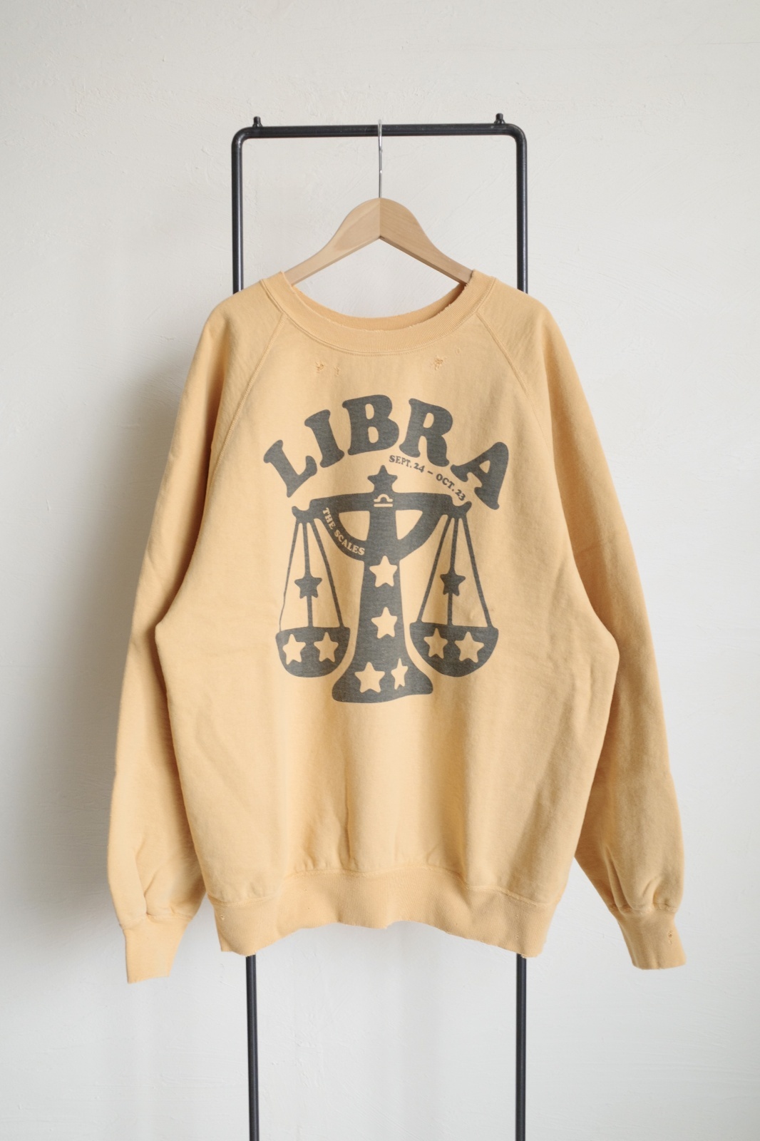 NEXUSVII. LIBRA CREW SWEAT・MUSTARD - tity