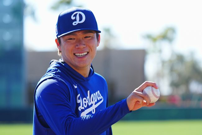 ちょ、待てぇいww」 山本由伸のボブルヘッドに日本人困惑、短パン