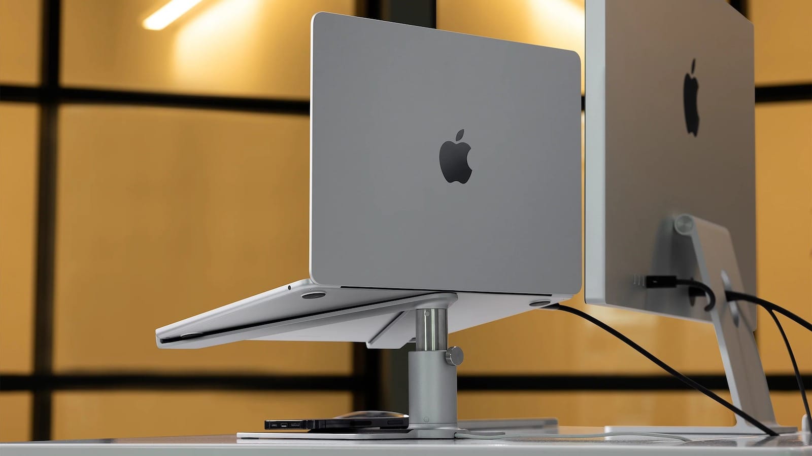 Twelve South HiRise Pro for MacBook is a height-adjustable