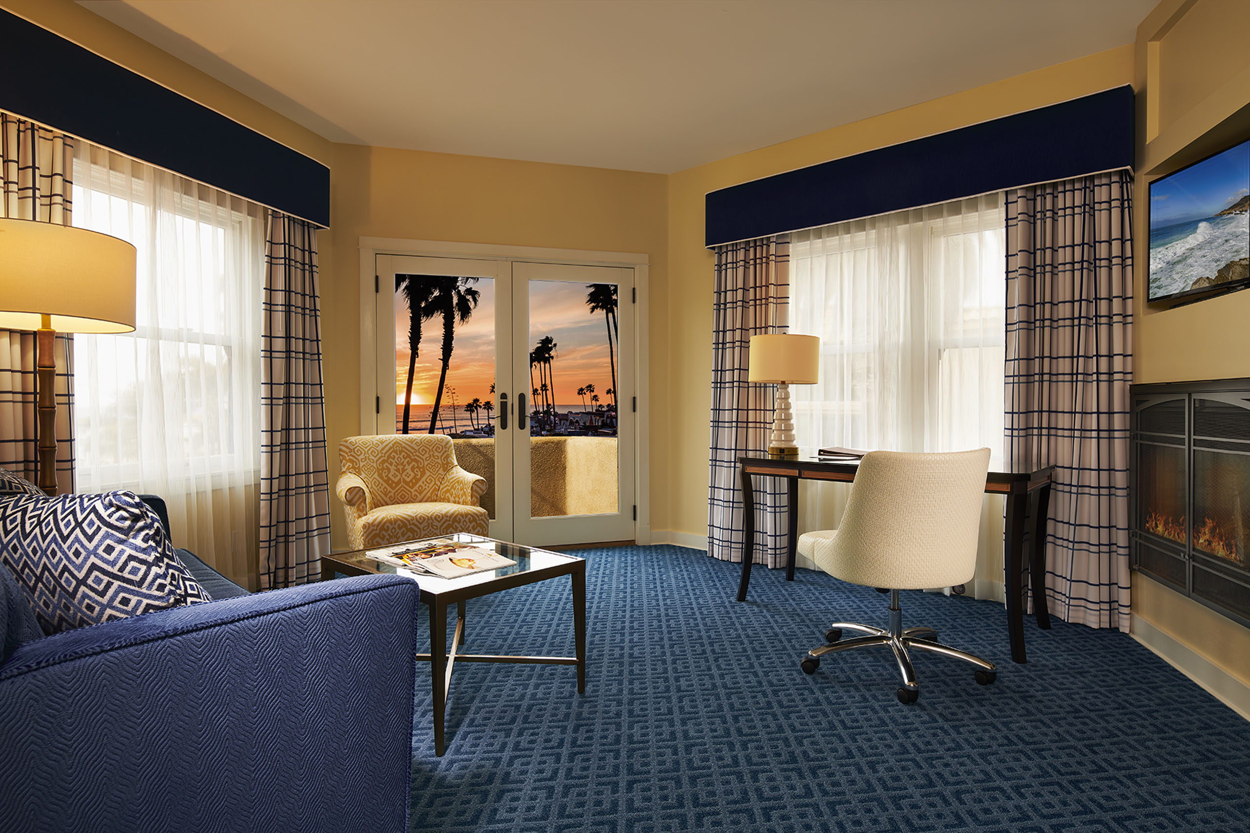 Little Hotel Ocean View 1-Bedroom Suite with Kitchen and Fireplace