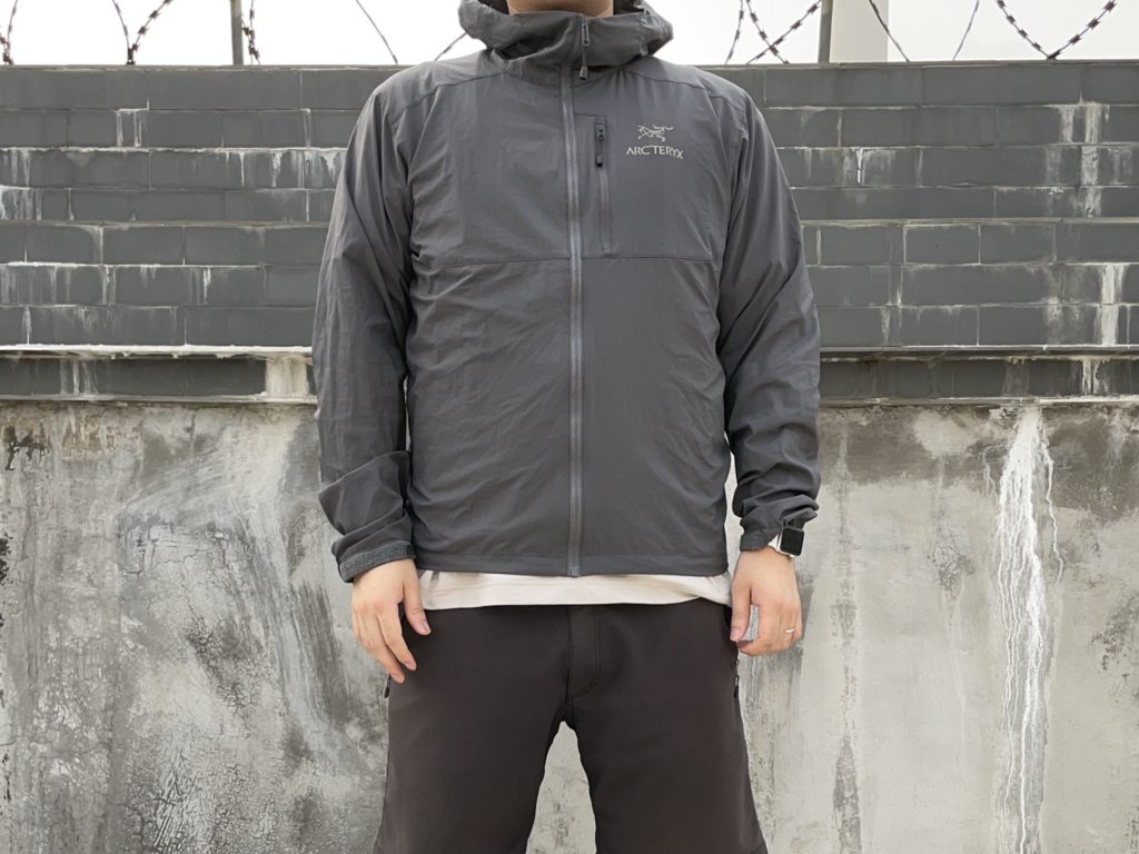ARC'TERYX スコーミッシュ フーディ レビュー | 超軽量で防風