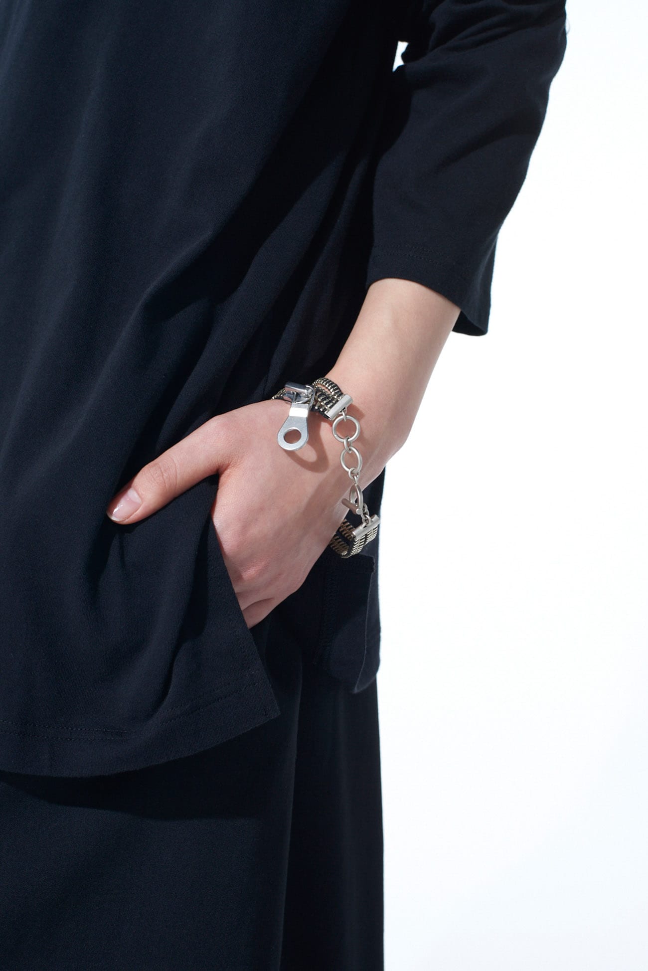 ZIPPER BRACELET(FREE SIZE Black): S'YTE｜THE SHOP YOHJI YAMAMOTO