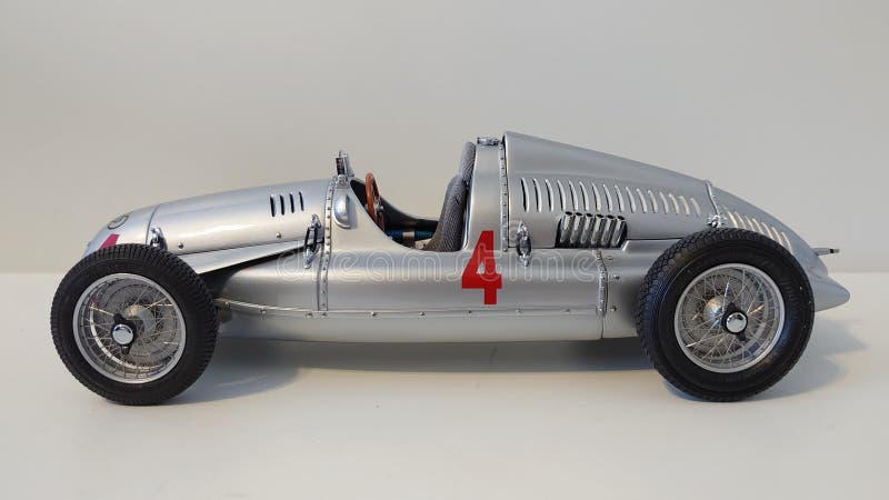 Cmc 1/18 Scale Model Car - Auto Union Type D Silver Arrow Formula