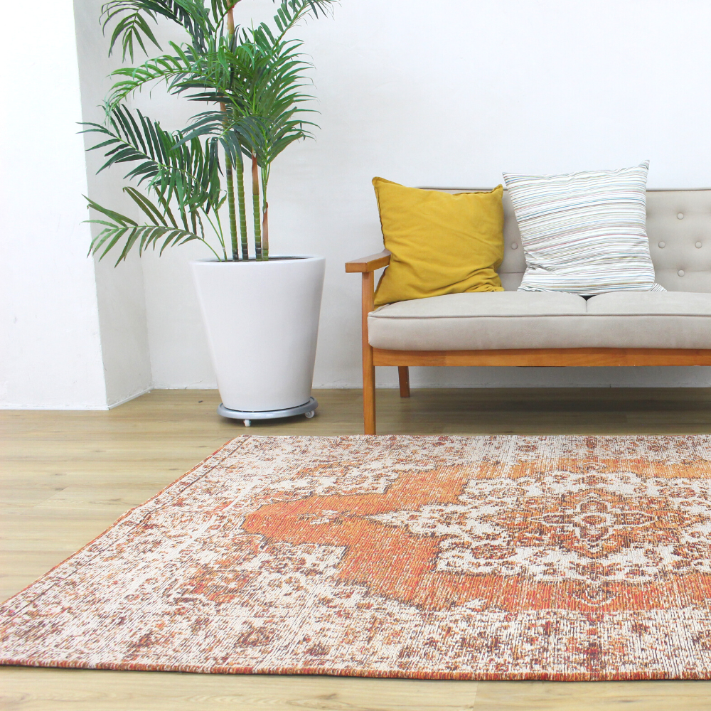 珍しいバーミリオンオレンジカラーのヴィンテージスタイルラグ EMMA