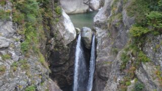 紅葉の裏巻機渓谷 11/7(金)・9(日) | みなかみの登山ガイド『トコトコ