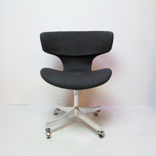 剣持 勇【天童木工】カブトチェア キャスターチェア ファブリック