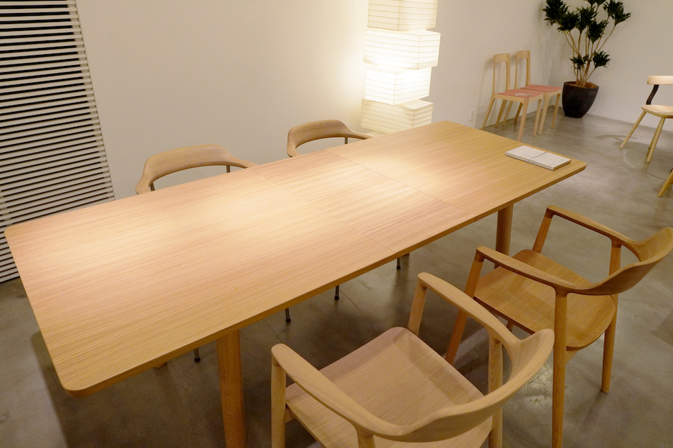 無意識の心地よさ」を備えた、暮らしにシーンを生み出す家具 | totonoi