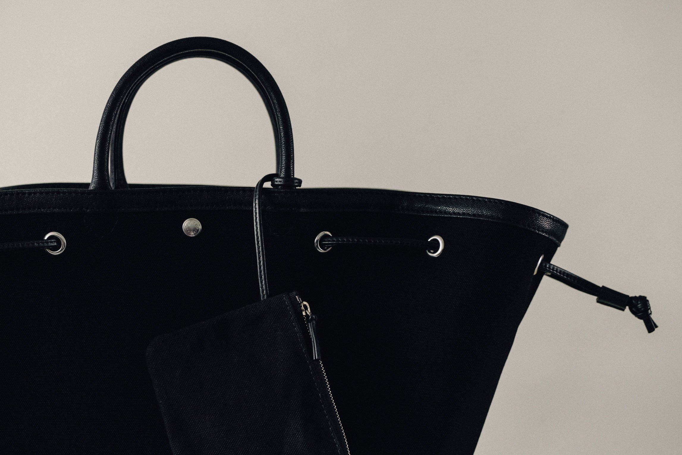 SAC COQUILLE BLACK – TOUT Y EST JP