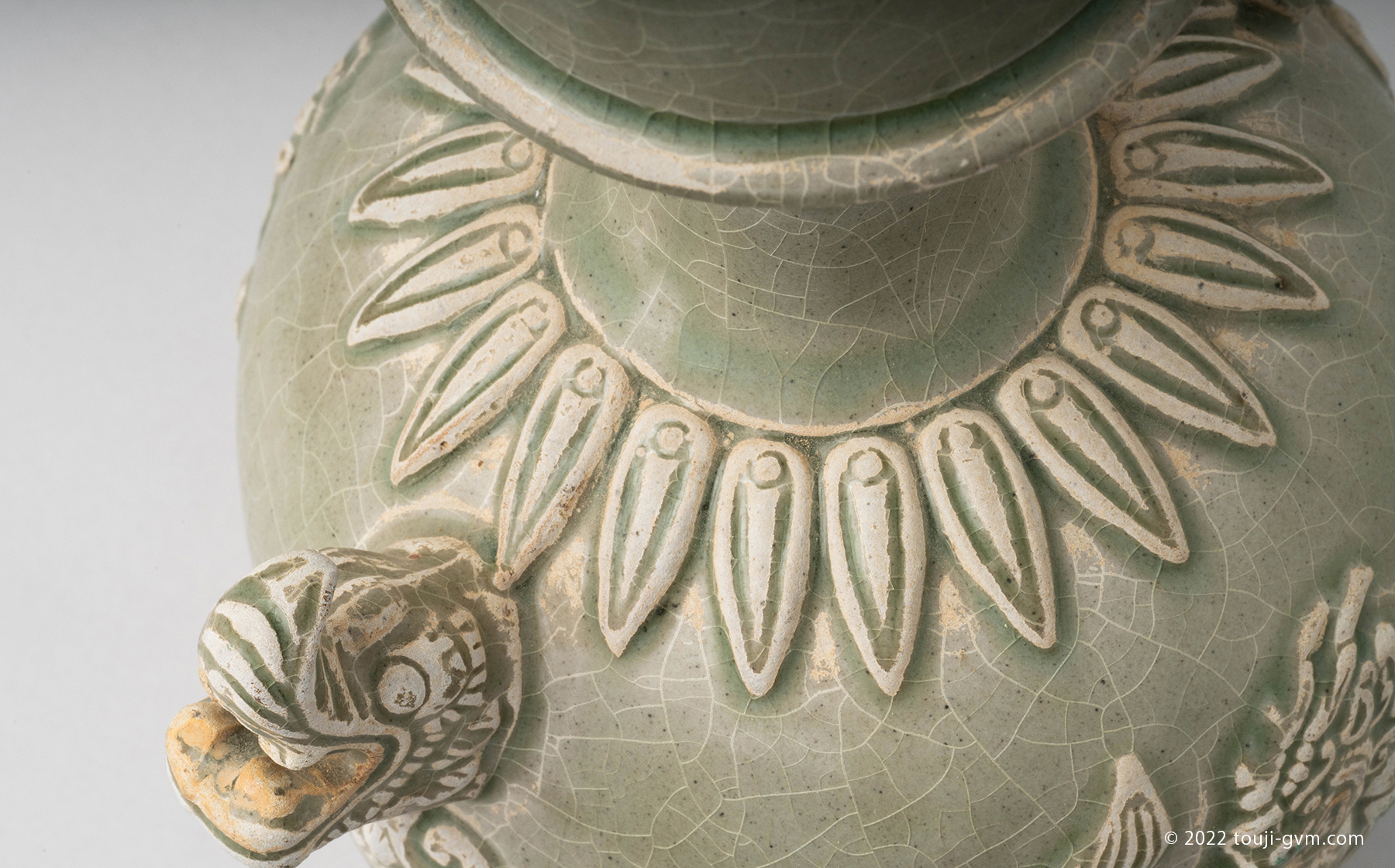 越州窯 青磁有蓋龍口水注 – Yue Celadon Pitcher | 陶磁オンライン