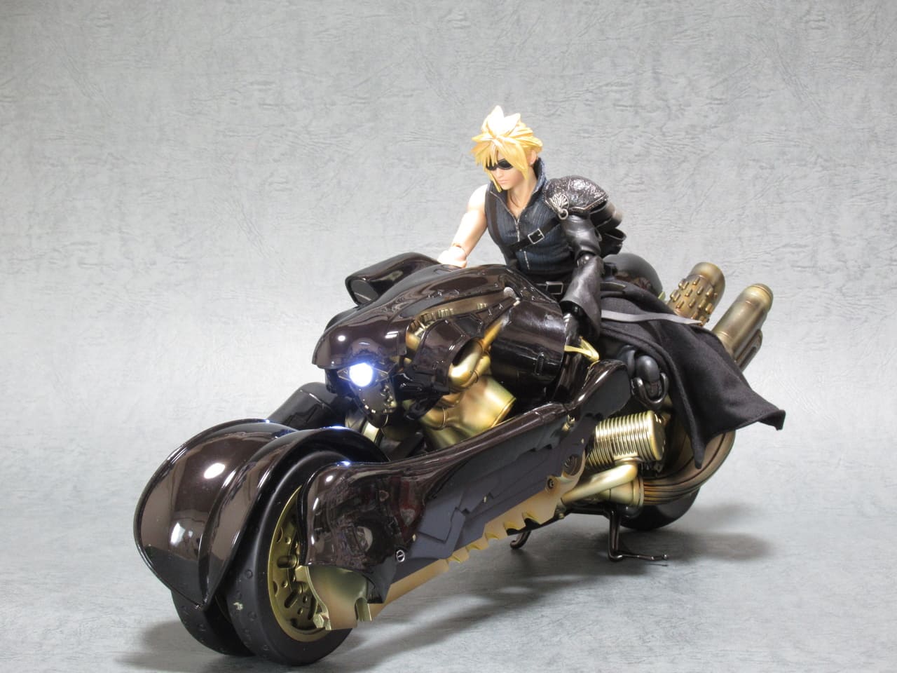 PLAY ARTS改 クラウド・ストライフ ＆ フェンリル レビュー | TOYHOUND