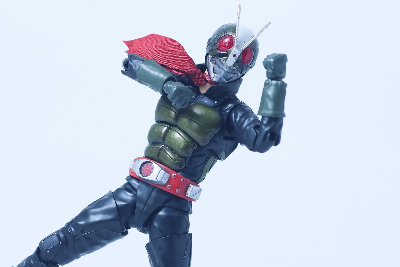S.H.フィギュアーツ 仮面ライダークウガ マイティフォーム（『仮面