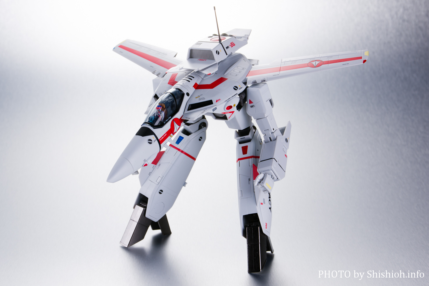 レビュー】DX超合金 初回限定版 VF-1J バルキリー（一条輝機） パート 1