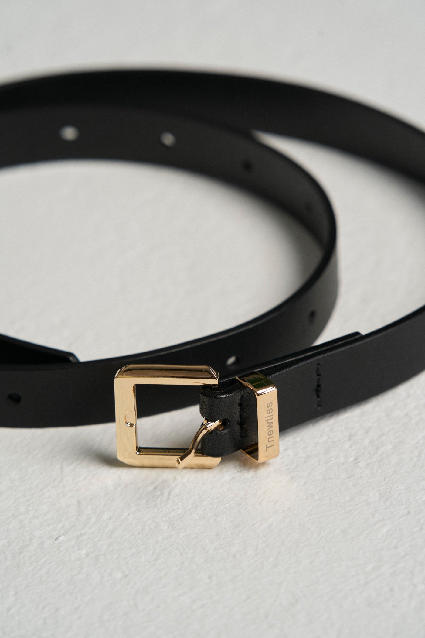 スクエアバックルレザーナローベルト – Tnewties