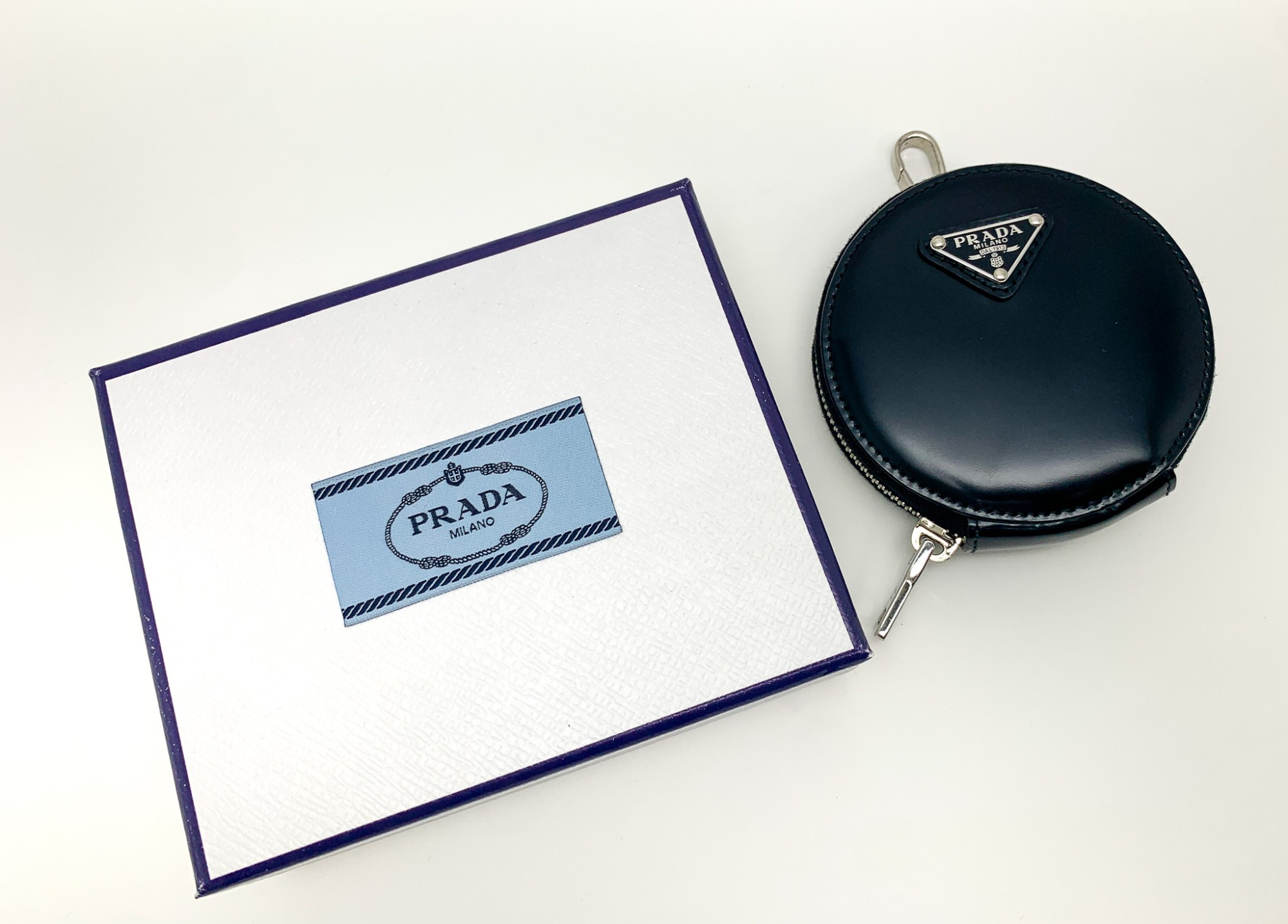 楽天市場】PRADA プラダ トライアングルロゴ ブラック 黒 丸型 コイン