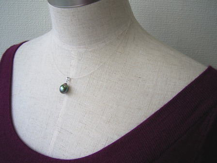 楽天市場】K18/K14WGタヒチ黒蝶真珠ペンダントトップ【ピーコック