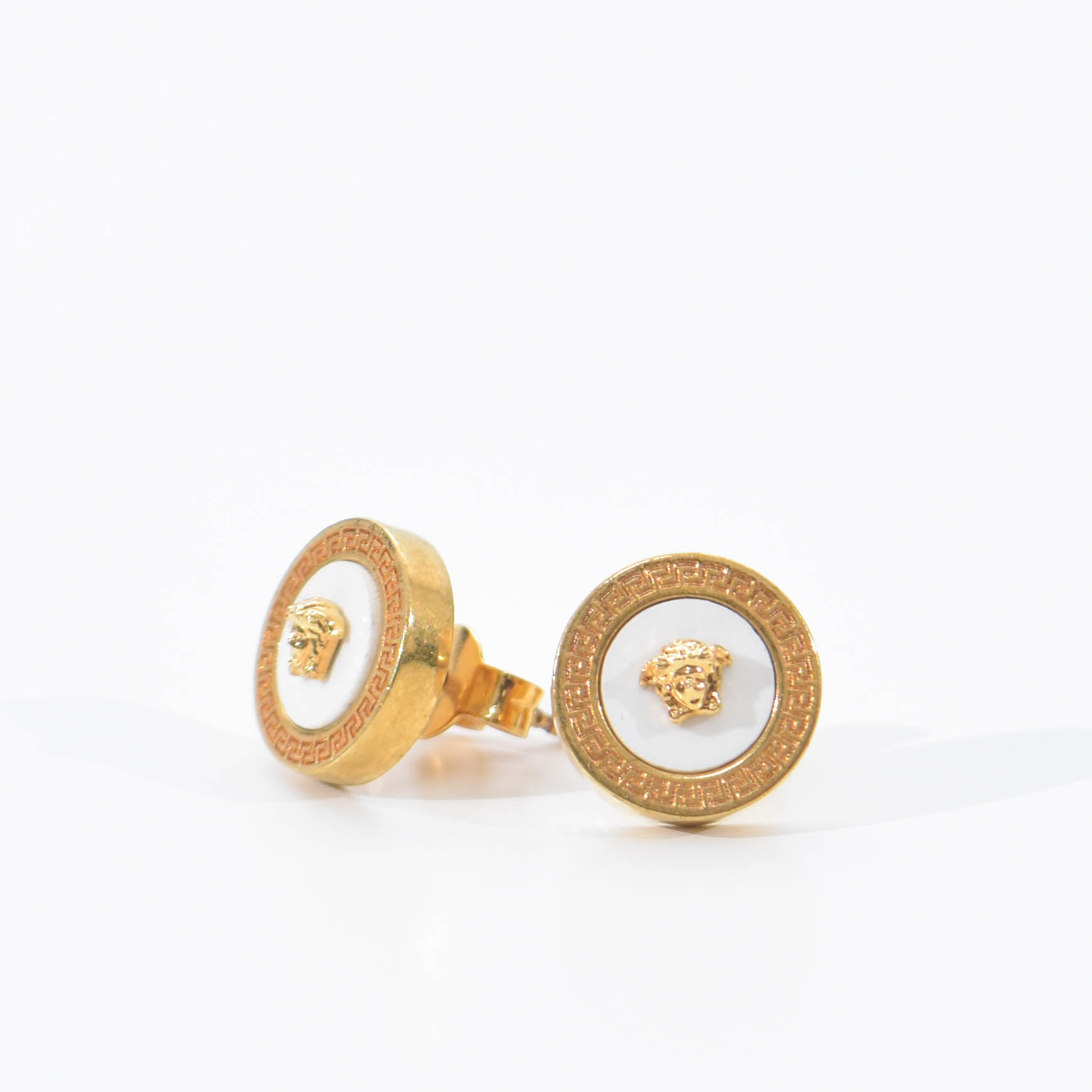 楽天市場】ヴェルサーチ ピアス ゴールド メデューサ レジン ブラック