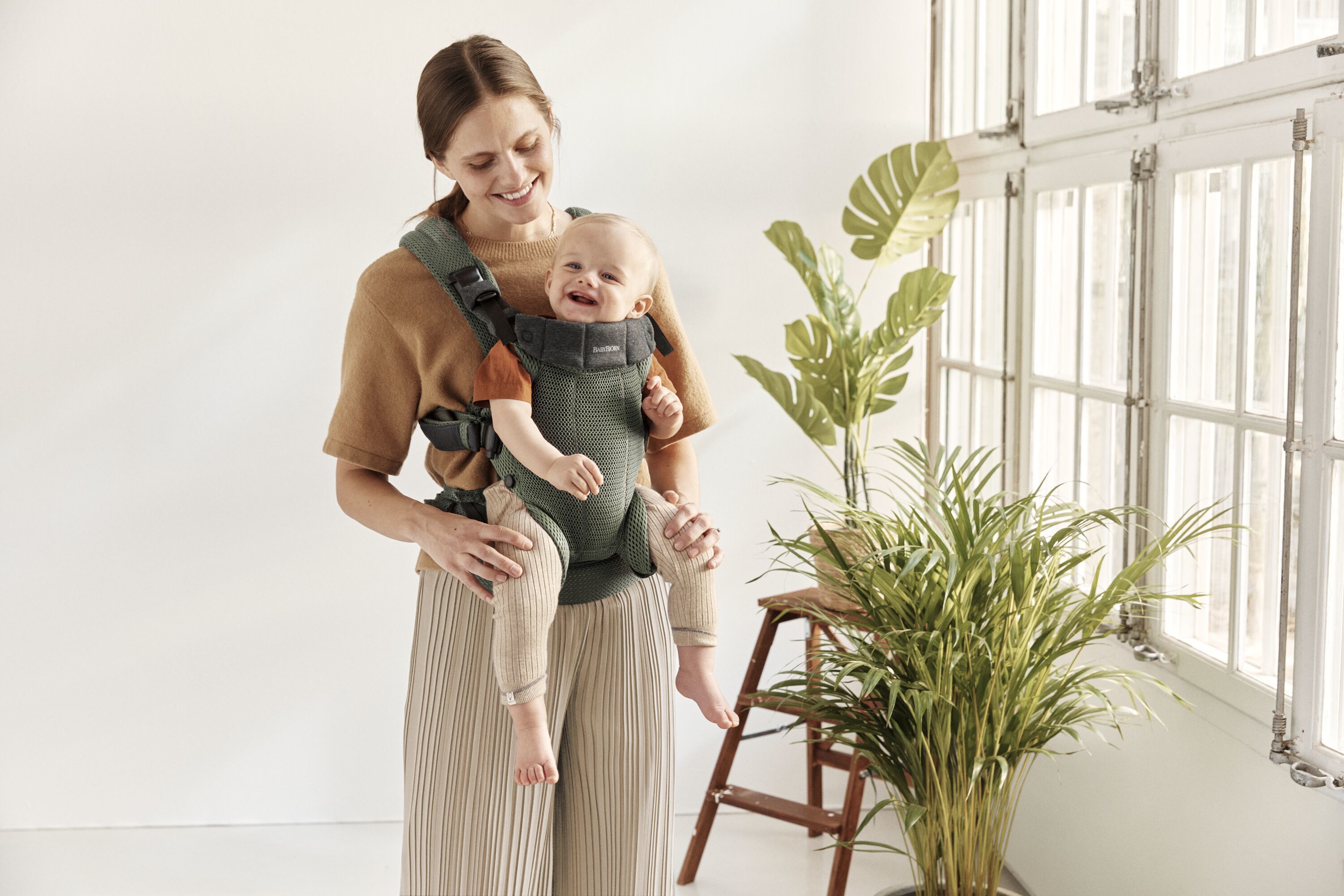 楽天市場】ベビービョルン 抱っこ紐 ハーモニー ダークグリーン