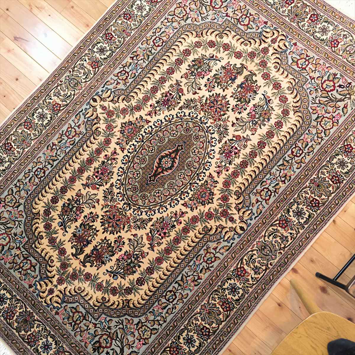 楽天市場】ペルシャ絨毯 【本物イラン産】 クム産 ウール ベージュ 花