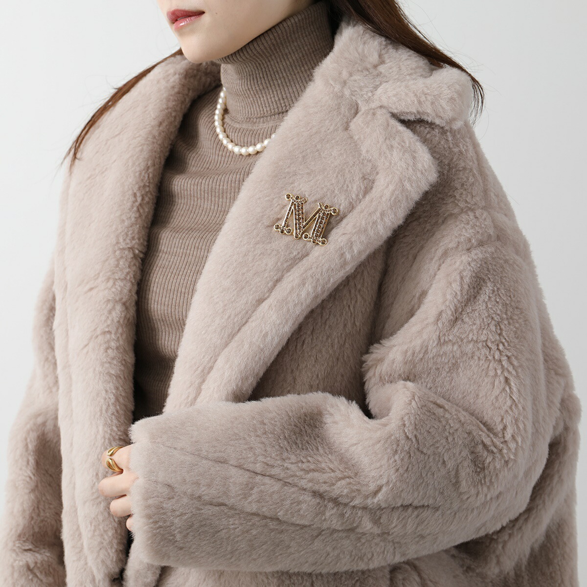 Max Mara ゴールド クリーム色 ロゴブローチ付きポーチ Max Mara