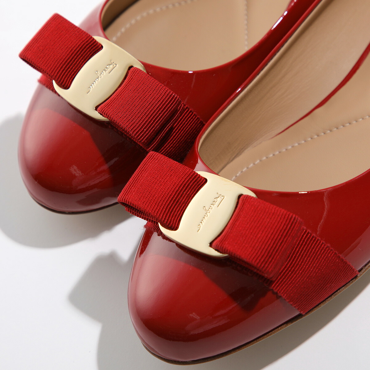 楽天市場】FERRAGAMO フェラガモ パンプス VARINA ヴァリナ 592125