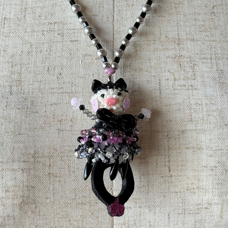 アルベロベロ 眼鏡ホルダースイーツモチーフ ビーズネックレス