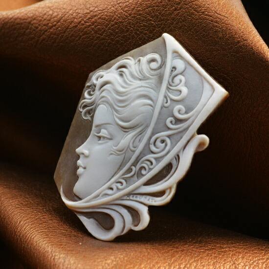 楽天市場】カメオ 女性人物像 繊細＆立体的な彫刻 イタリアの彫刻家