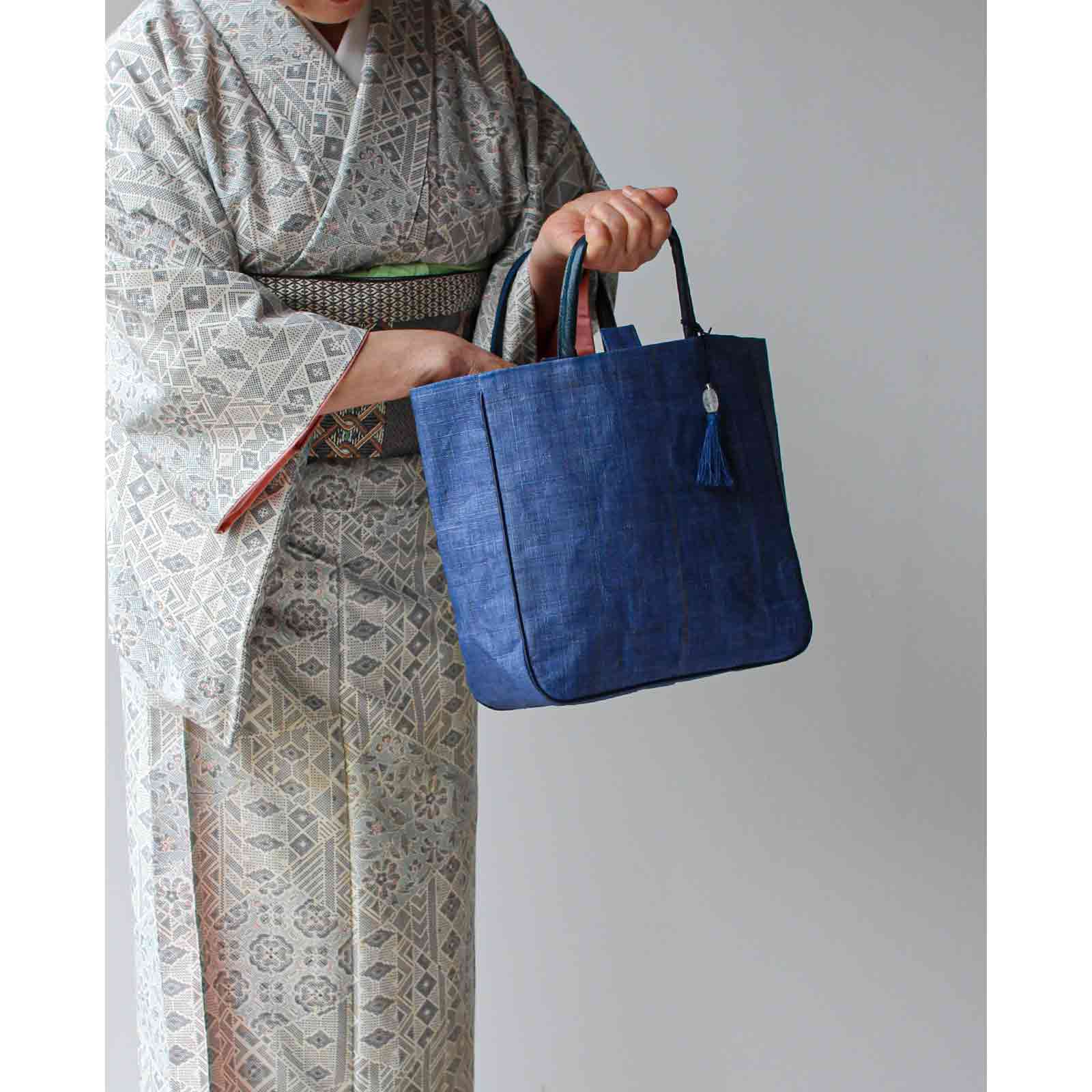 楽天市場】花染めスクウェアバッグ バッグ 青 ブルー おしゃれ 麻