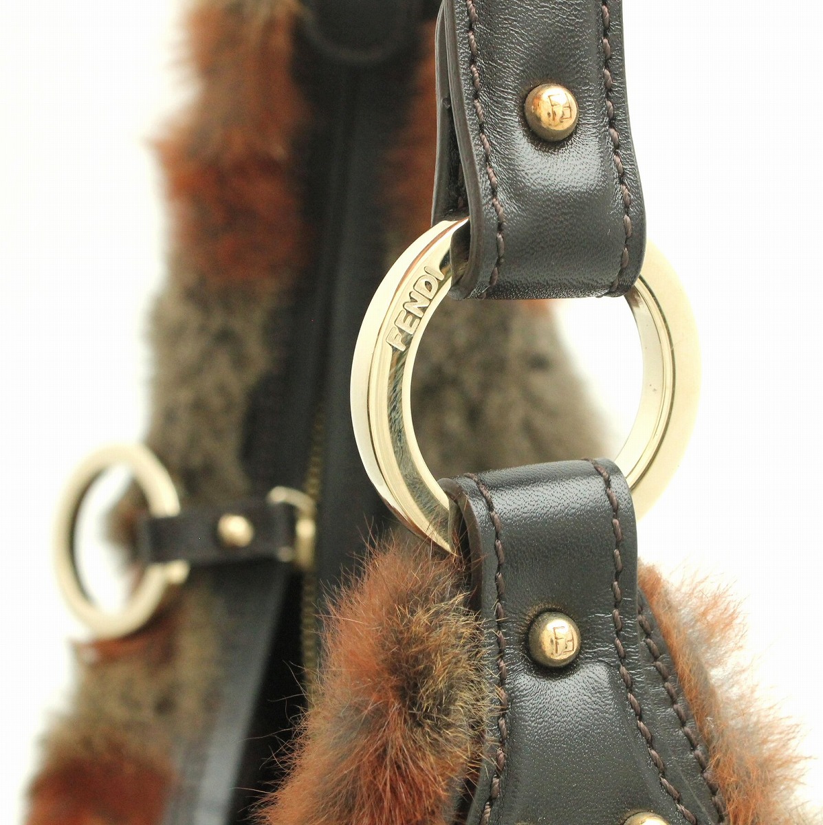 新品‼️ FENDI フェンディ ラビットファー ミンク ビッグロゴ ブローチ