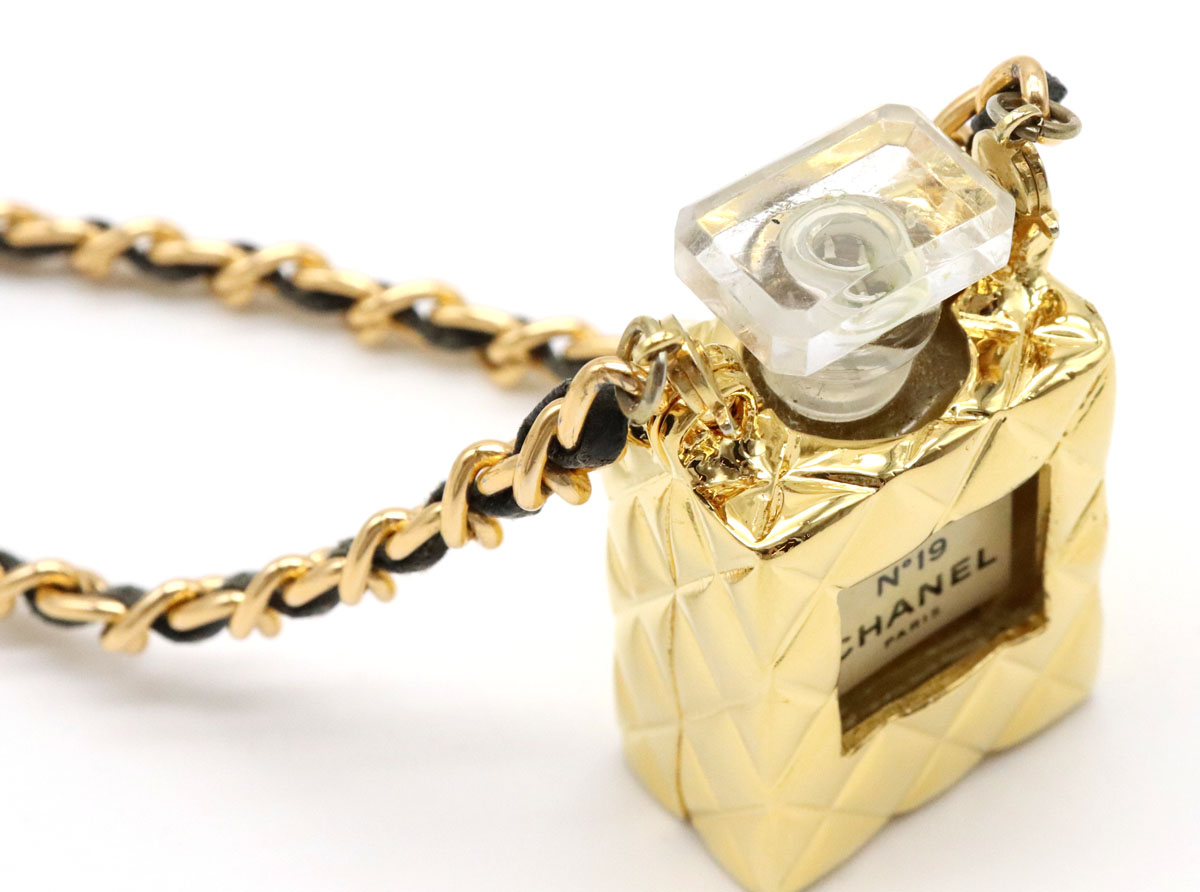 楽天市場】【ジュエリー】CHANEL シャネル NO.19 ナンバー19 香水付