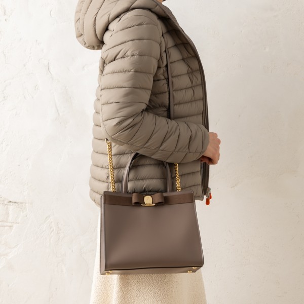 楽天市場】FERRAGAMO フェラガモ ハンドバッグ VARA ヴァラ GROS GRAIN