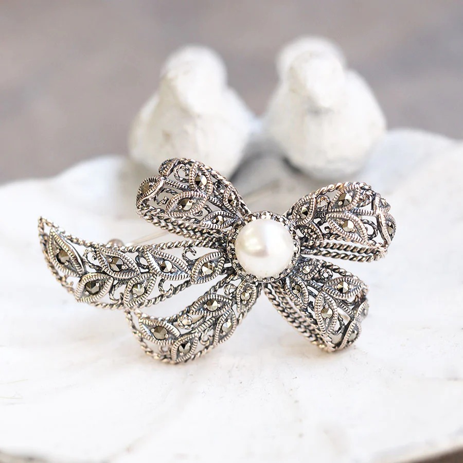 楽天市場】【碌山】 シルバー 淡水パール 淡水真珠 リボン ブローチ