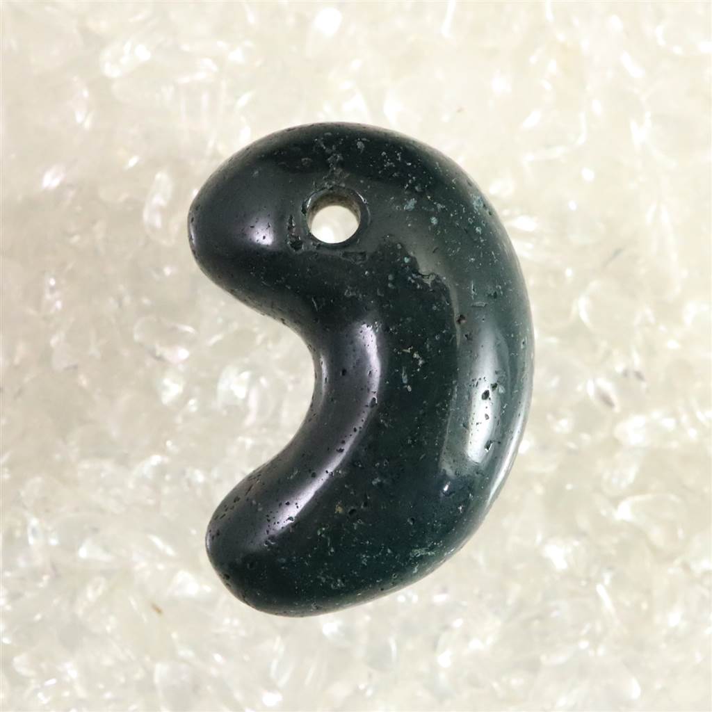 楽天市場】出雲碧玉 出雲石 32mm勾玉 ディレクトリーカード付 11.57g