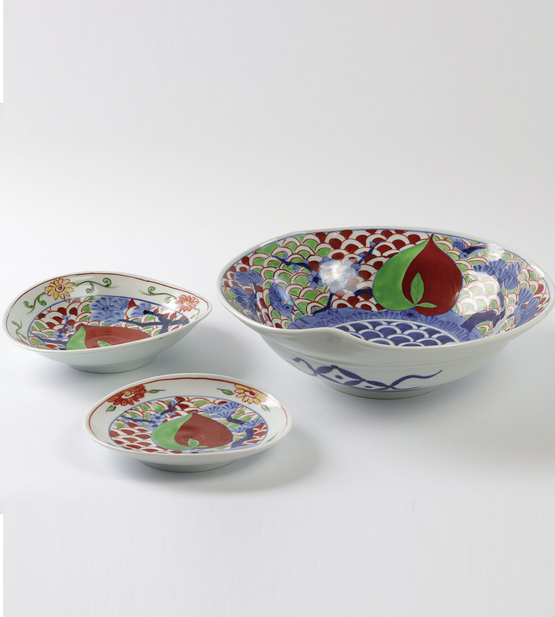 楽天市場】【ふるさと納税】有田焼 泰山 五彩桃絵 シリーズ 大鉢・中皿