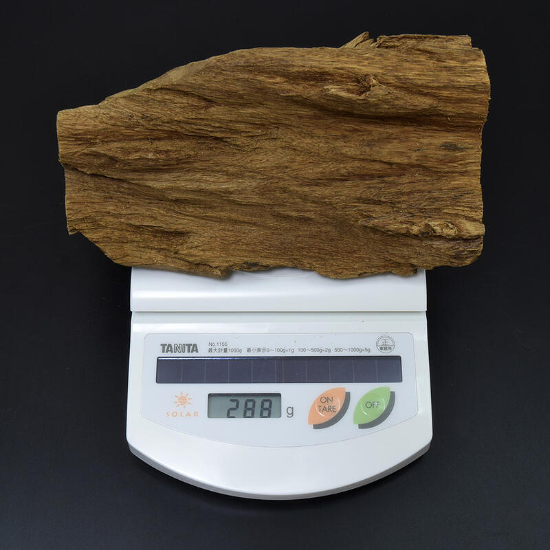 楽天市場】【沈香・香木】タニ沈香（約288グラム 長さ約17.5センチ