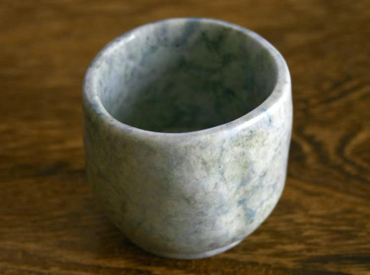 楽天市場】糸魚川青翡翠ぐい呑み O00011 : 糸魚川ヒスイの店
