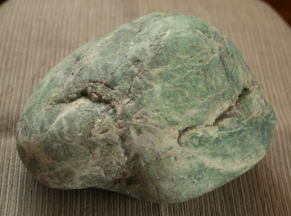 楽天市場】糸魚川翡翠原石 G00947 150mm*130mm*70mm 糸魚川 ひすい 漂